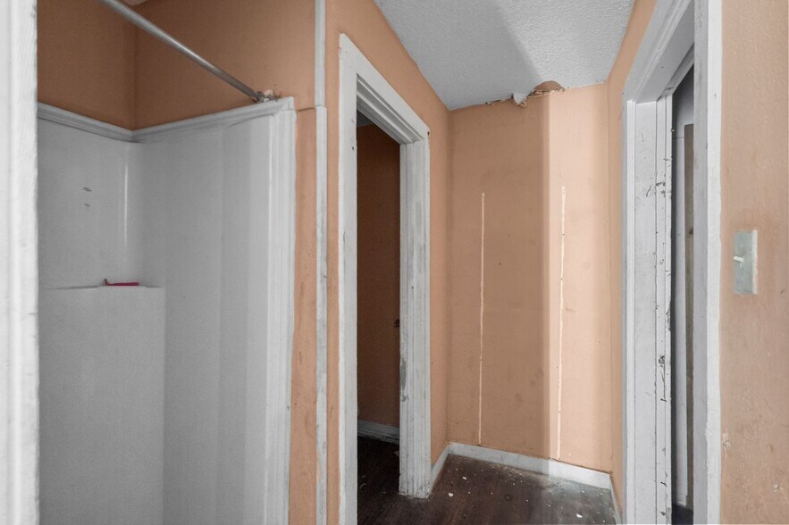 More Photos Of 102 9th St N, Texas City Apartments For Sale