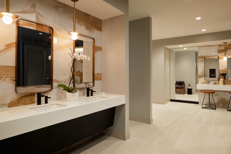 More Photos Of 1111 Brickell Ave, Miami Office For Lease