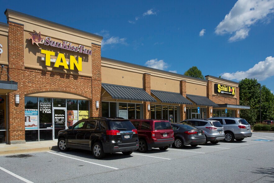 More Photos Of 5157 Jimmy Lee Smith Pky, Hiram Unknown For Lease