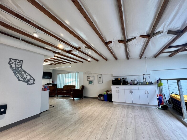 More Photos Of 104 W Anapamu St, Santa Barbara Office For Lease