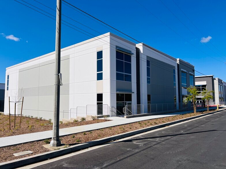 More Photos Of 2070 W 11th St, Upland Warehouse For Lease