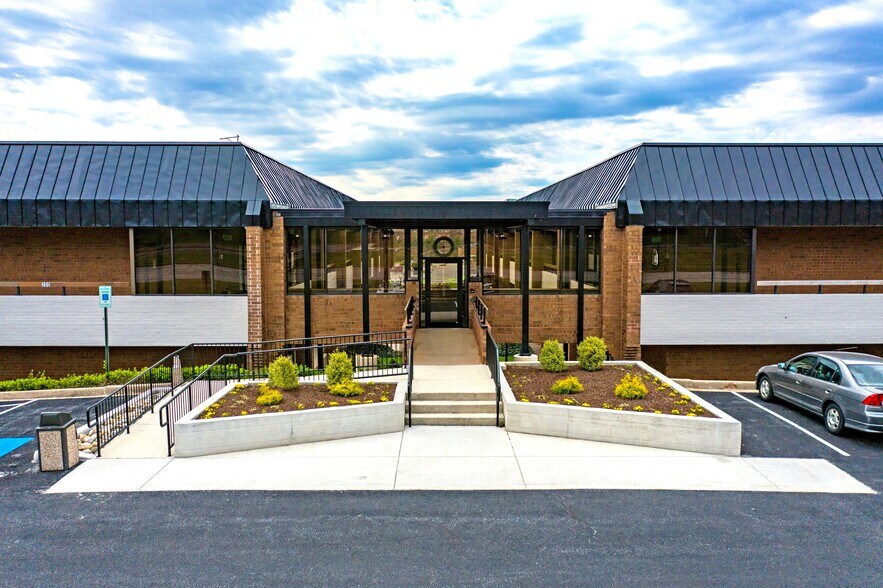 More Photos Of 222 Schilling Cir, Hunt Valley Office For Sale