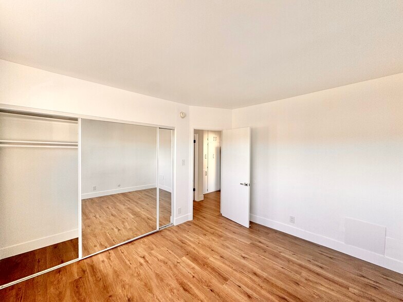 More Photos Of 2718 S Cochran Ave, Los Angeles Apartments For Sale