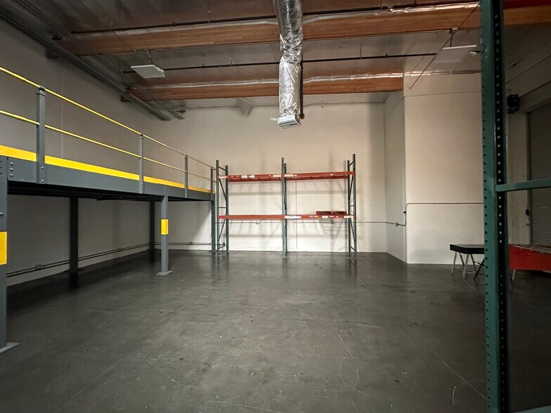 More Photos Of 9027 Canoga Ave, Canoga Park Manufacturing For Lease
