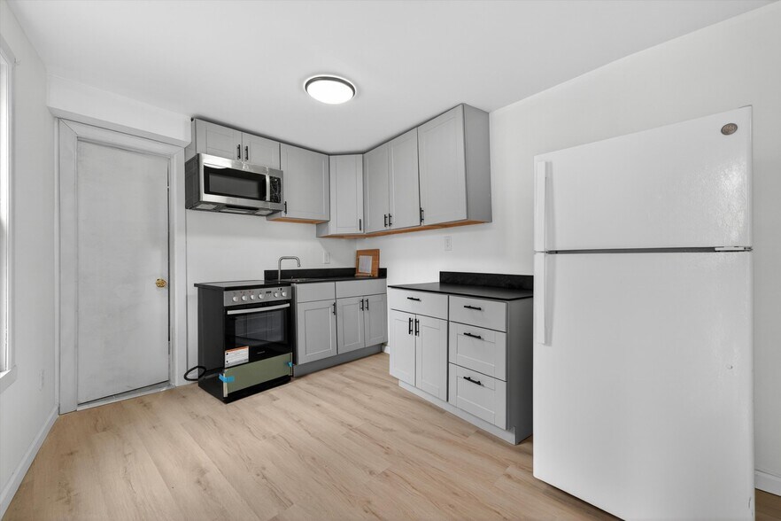 More Photos Of 48 - 50 Horseshoe Lake, Kauneonga Lake Apartments For Sale