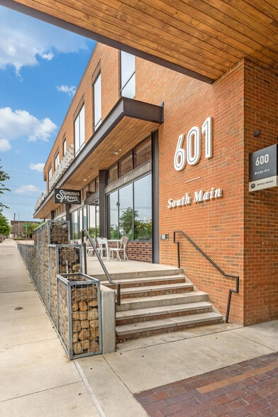 More Photos Of 601 S Main St, Fort Worth Storefront Retail Office For Lease
