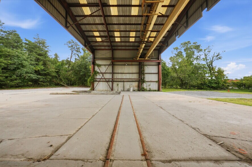 More Photos Of 521 Digiulian Blvd, Glen Burnie Warehouse For Lease