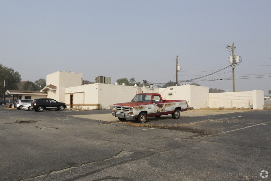More Photos Of 351 Whitney Rd, Spartanburg Restaurant For Lease