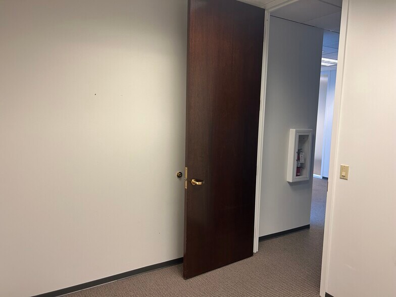 More Photos Of 100 N Tampa St, Tampa Office For Lease