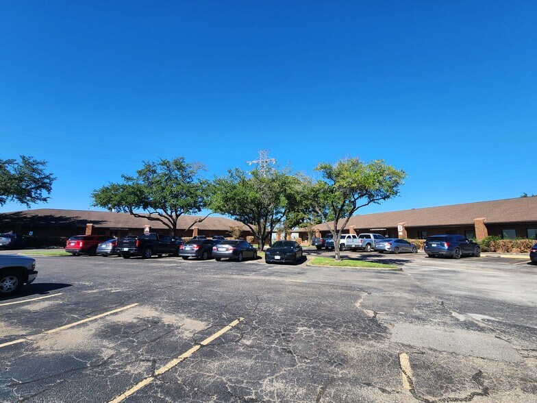 More Photos Of 15055 East Fwy, Channelview Medical For Lease