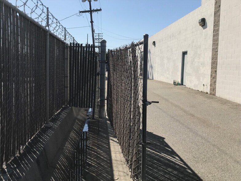 More Photos Of 14509 Best Ave, Norwalk Manufacturing For Lease