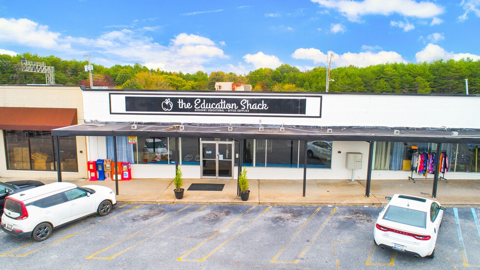 More Photos Of 2021-2025 E Main St, Easley Storefront For Lease
