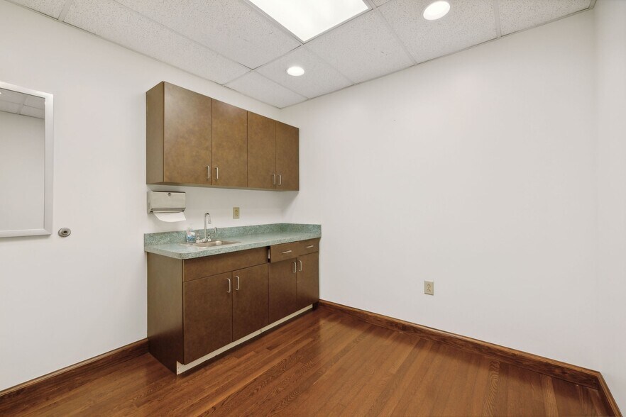 More Photos Of 3040 Business Park Cir, Goodlettsville Medical For Lease