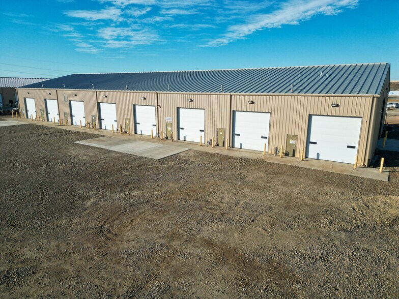 More Photos Of 5066 Owan Industrial Park Dr, Williston Warehouse For Lease
