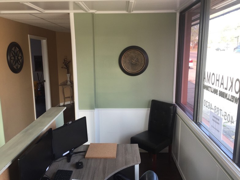 More Photos Of 432 N Broadway Ave, Shawnee Restaurant For Lease