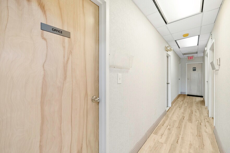 More Photos Of 3715 Main St, Bridgeport Medical For Lease