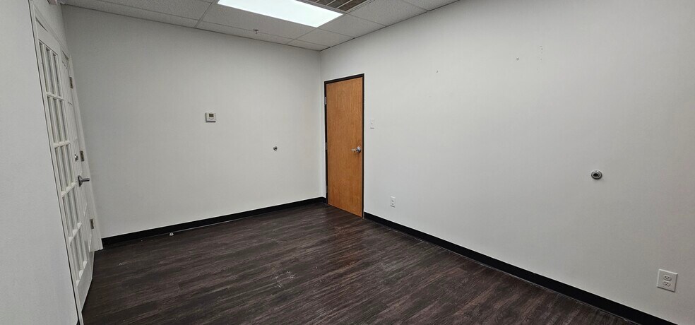 More Photos Of 3445 Highland Rd, Dallas Office For Sale