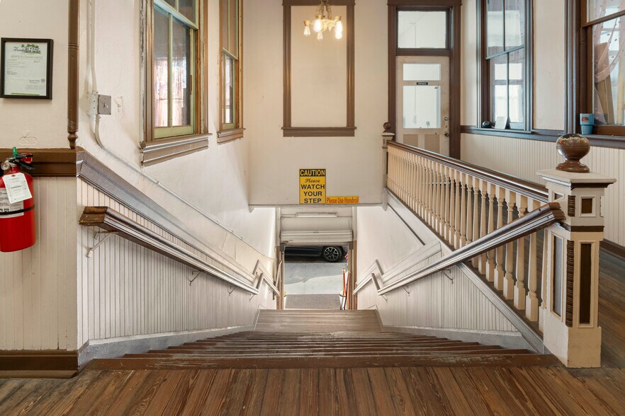 More Photos Of 106 W Oak St, Arcadia Storefront For Sale