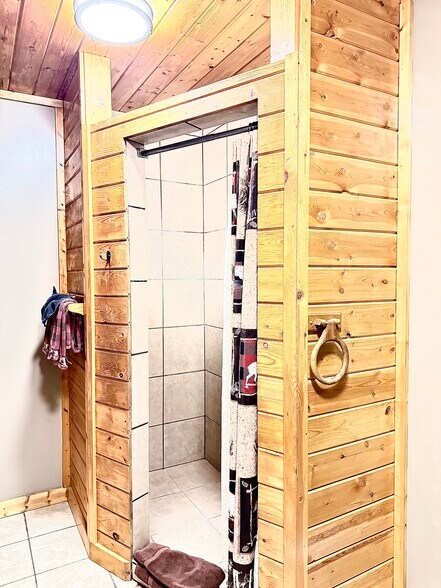 More Photos Of 1665 Whisper Ridge Rd, Ashton Hotel For Sale