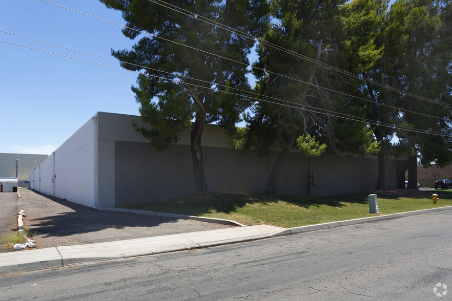 More Photos Of 2141 S Industrial Park Ave, Tempe Warehouse For Lease