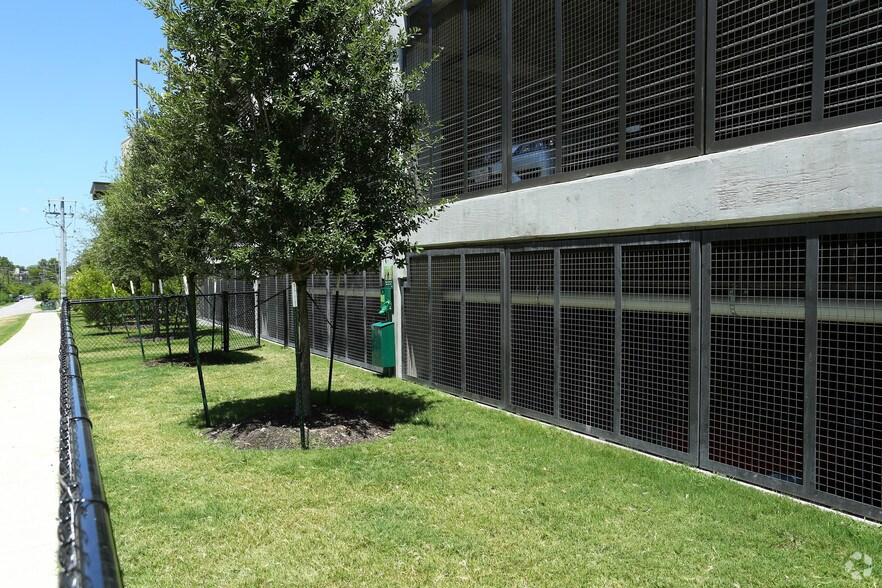 More Photos Of 403 E Koenig Ln, Austin Apartments For Lease