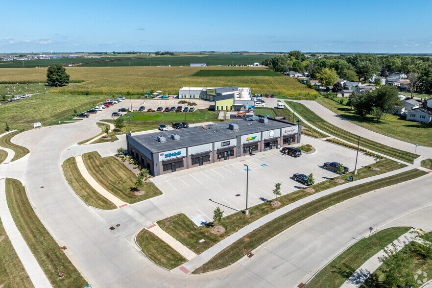 More Photos Of 96 Paine Cir, Bondurant Freestanding For Lease