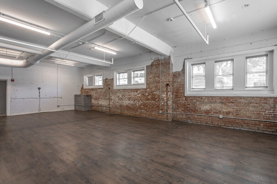 More Photos Of 123 E 7th St, Chattanooga Office For Sale