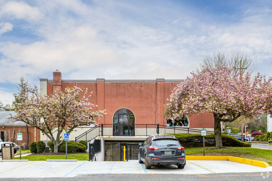 More Photos Of 300 Chester Ave, Moorestown Office For Lease