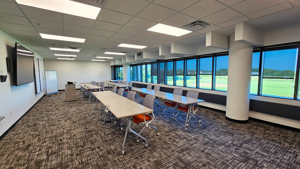 More Photos Of 9555-9595 Springboro Pike, Miamisburg Office For Lease