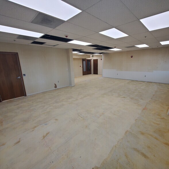 More Photos Of 2601 25th St SE, Salem Office For Lease