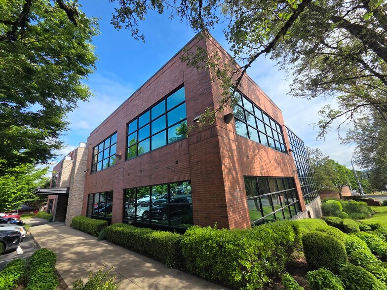 More Photos Of 8050 SW Warm Springs St, Tualatin Medical For Lease