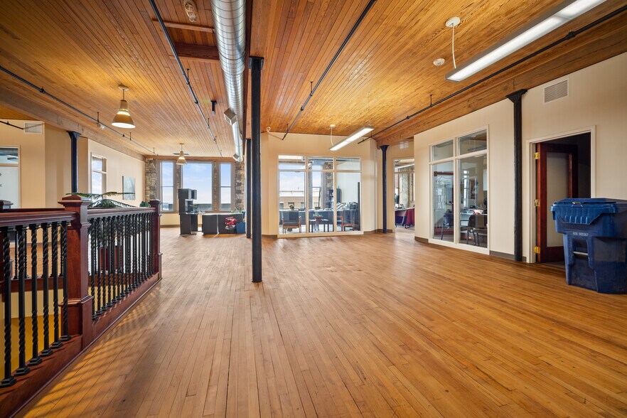 More Photos Of 211 N Franklin St, Port Washington Office For Lease