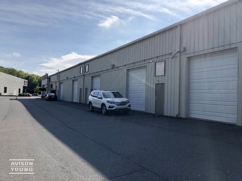 More Photos Of 13331 York Center Dr, Charlotte Light Distribution For Sale