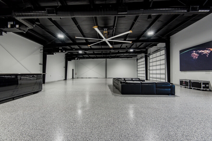 More Photos Of 1551 E World Blvd, Fort Mohave Showroom For Sale