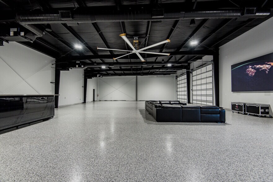 More Photos Of 1551 E World Blvd, Fort Mohave Showroom For Sale