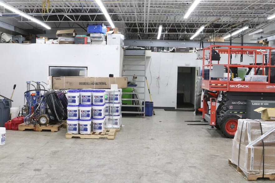 More Photos Of 4583 American Road rd, Rockford Flex For Lease