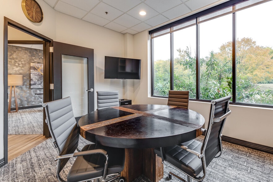 More Photos Of 1612 Westgate Cir, Brentwood Office For Lease