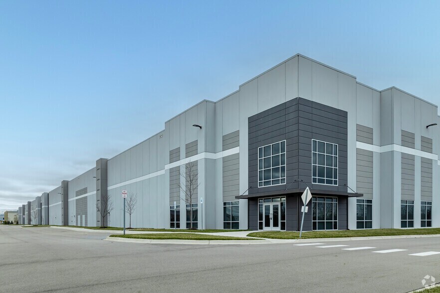 More Photos Of 32250 Smith Rd, Romulus Warehouse For Lease