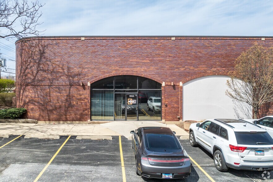 More Photos Of 1900-1960 E Devon Ave, Elk Grove Village Manufacturing For Lease