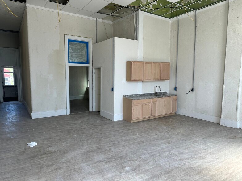 More Photos Of 31-33 E 2nd St, Manchester Storefront Retail Residential For Sale