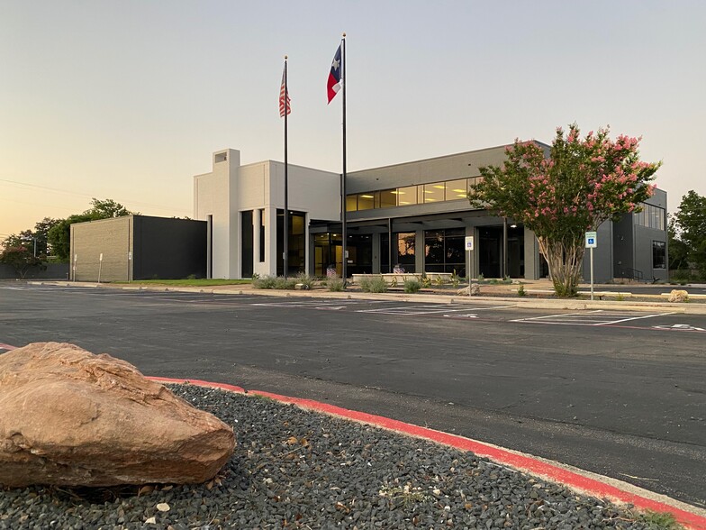 Primary Photo Of 600 N Bell Blvd, Cedar Park Medical For Sale