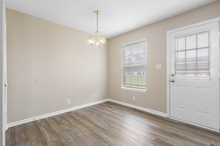 More Photos Of 2450 Caroline Dr, Clarksville Apartments For Sale