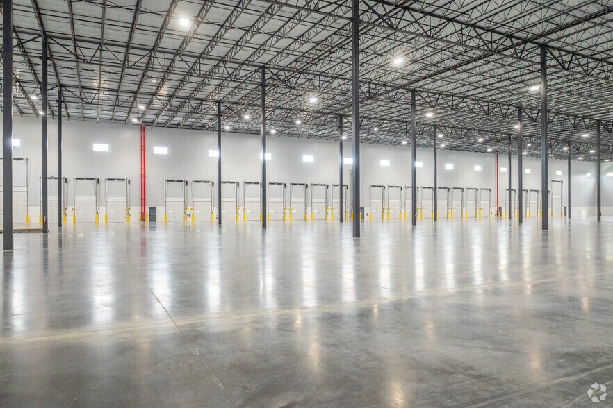More Photos Of 620 W Commodore Boulevard, Jackson Distribution For Lease