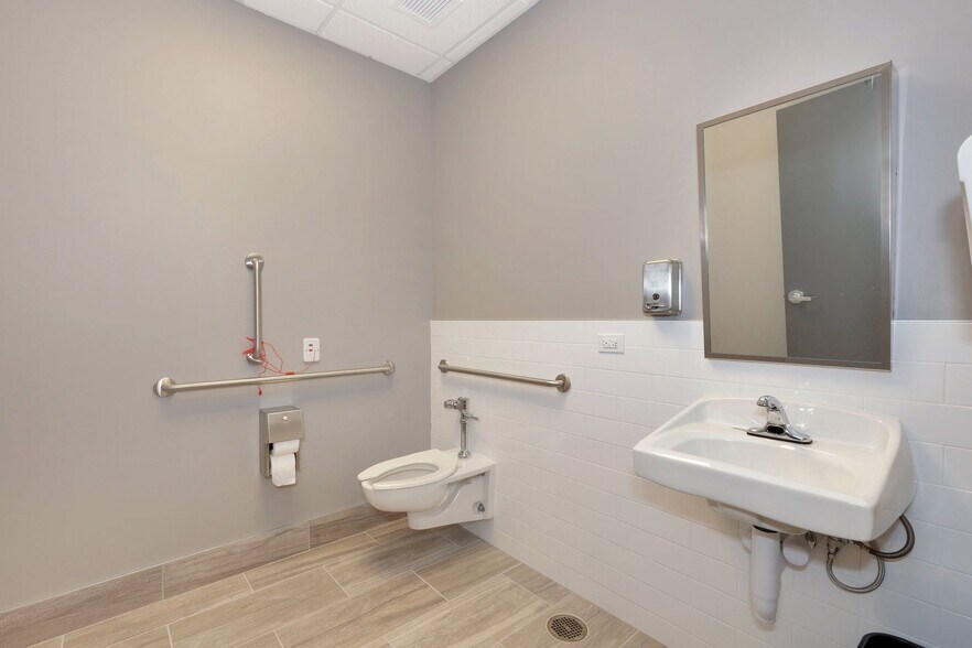 More Photos Of 10 Waldron Ave, Nyack Storefront For Lease