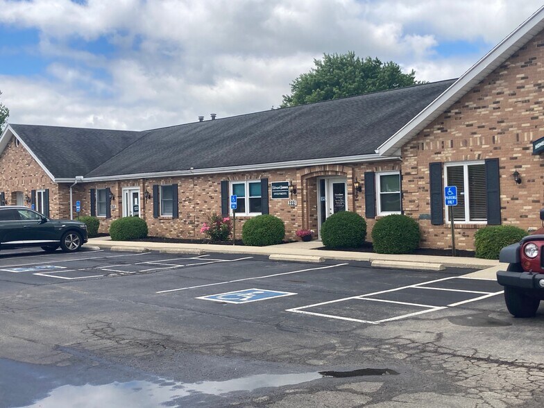 More Photos Of 2177-2253 Olympic St, Springfield Office For Lease