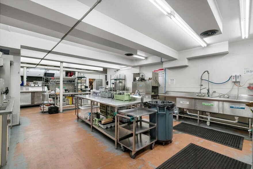 More Photos Of 100 N Texas St, De Leon Storefront Retail Office For Sale