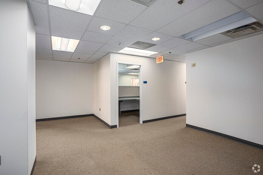 More Photos Of 801 Roeder Rd, Silver Spring Office For Sale