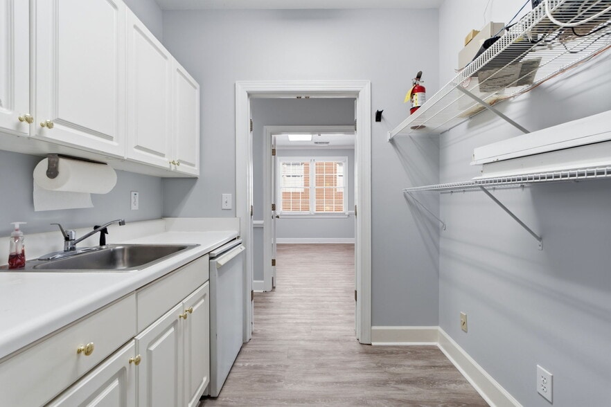 More Photos Of 2854 Johnson Ferry Rd, Marietta Office For Sale