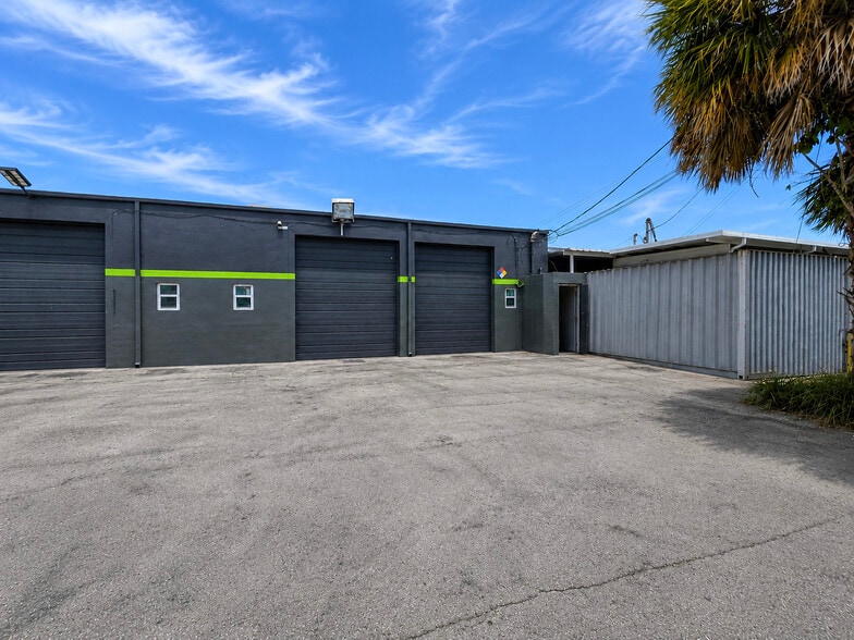 More Photos Of 2360-2370 NW 30 Ct, Fort Lauderdale Warehouse For Lease