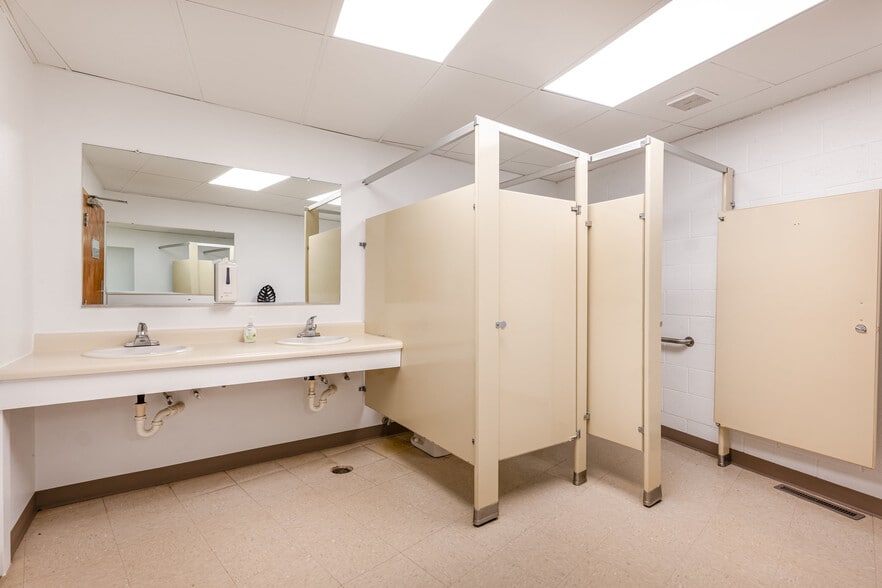 More Photos Of 1626 State Route 31, Oswego Specialty For Sale